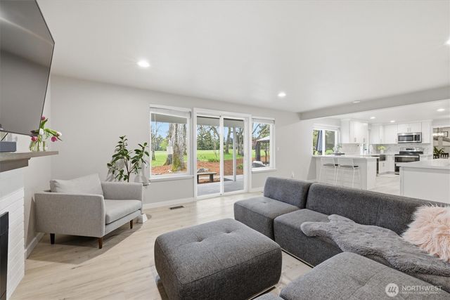 8410 Zircon Drive SW, Lakewood, WA 98498