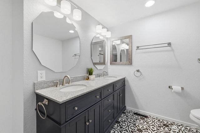 8410 Zircon Drive SW, Lakewood, WA 98498