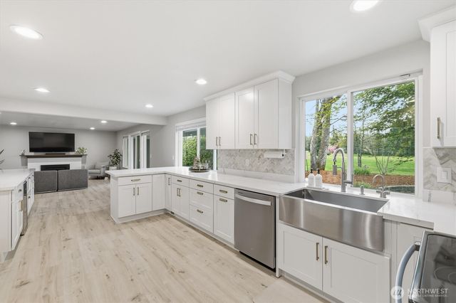 8410 Zircon Drive SW, Lakewood, WA 98498