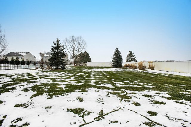 10198 California Street, Crown Point, IN 46307