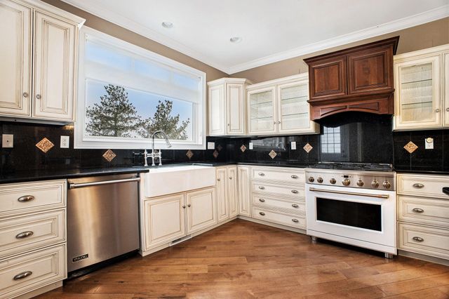 10198 California Street, Crown Point, IN 46307