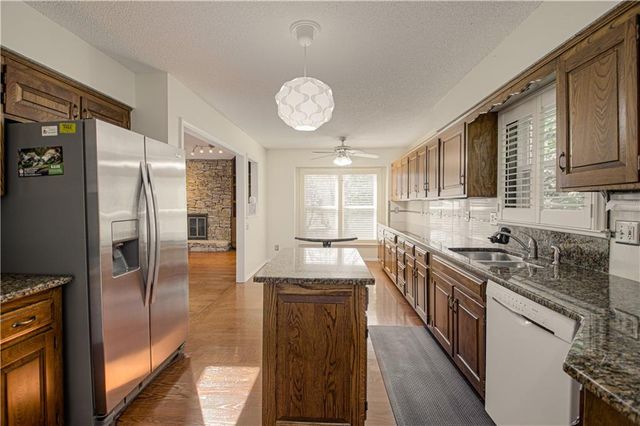 525 E 129th Terrace, Kansas City, MO 64145