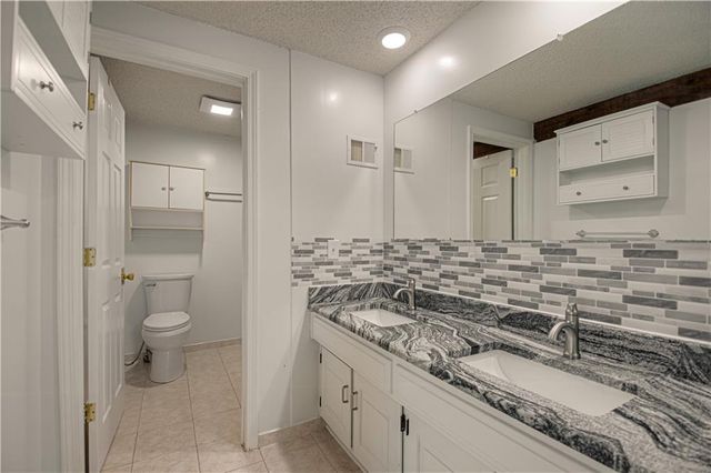 525 E 129th Terrace, Kansas City, MO 64145