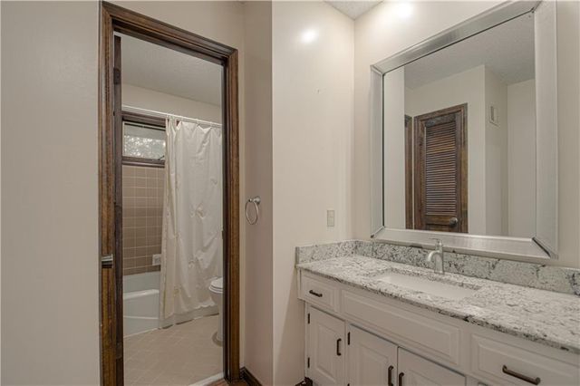 525 E 129th Terrace, Kansas City, MO 64145