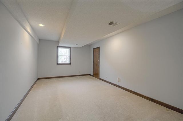 525 E 129th Terrace, Kansas City, MO 64145