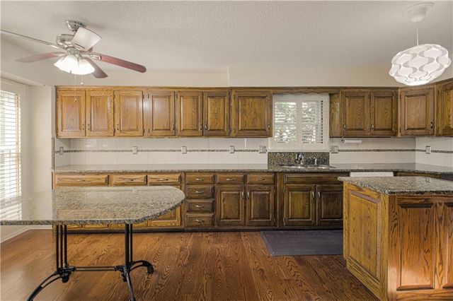 525 E 129th Terrace, Kansas City, MO 64145