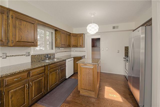 525 E 129th Terrace, Kansas City, MO 64145