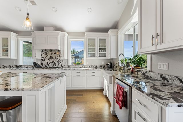 2357 Robertson, Grants Pass, OR 97527