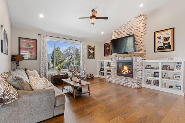 2357 Robertson, Grants Pass, OR 97527