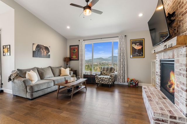 2357 Robertson, Grants Pass, OR 97527