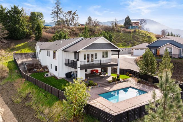 2357 Robertson, Grants Pass, OR 97527