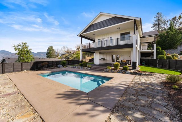 2357 Robertson, Grants Pass, OR 97527