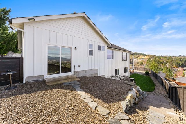 2357 Robertson, Grants Pass, OR 97527