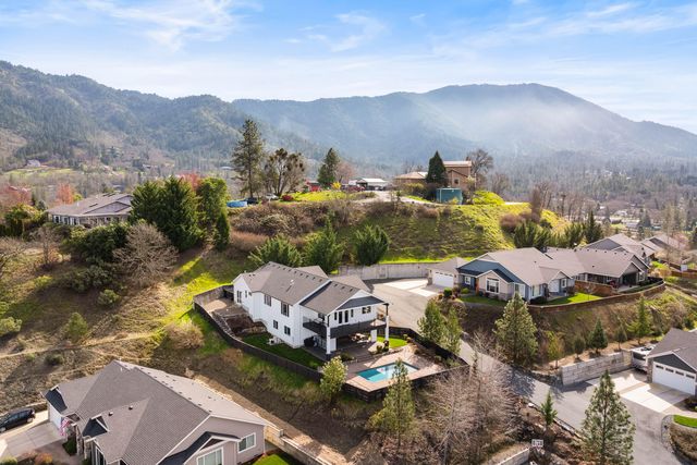 2357 Robertson, Grants Pass, OR 97527