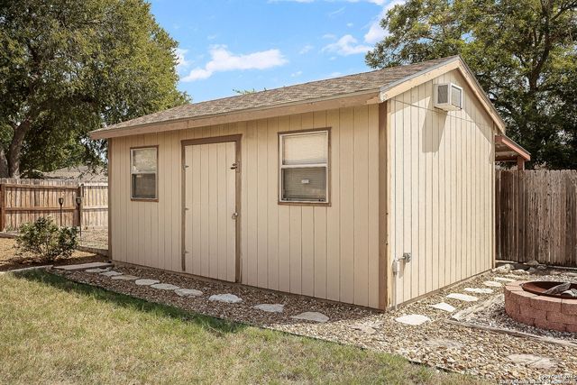 130 Meadowland, Universal City, TX 78148