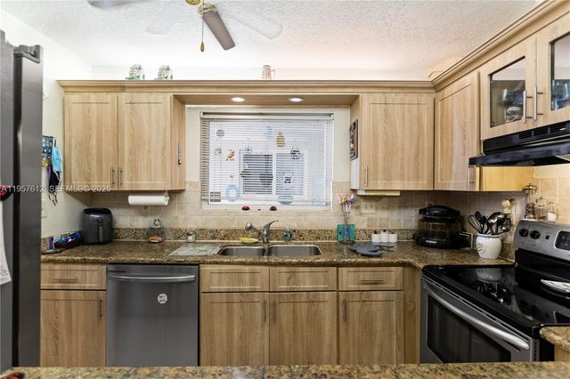 452 N Laurel Dr 1503, Margate, FL 33063