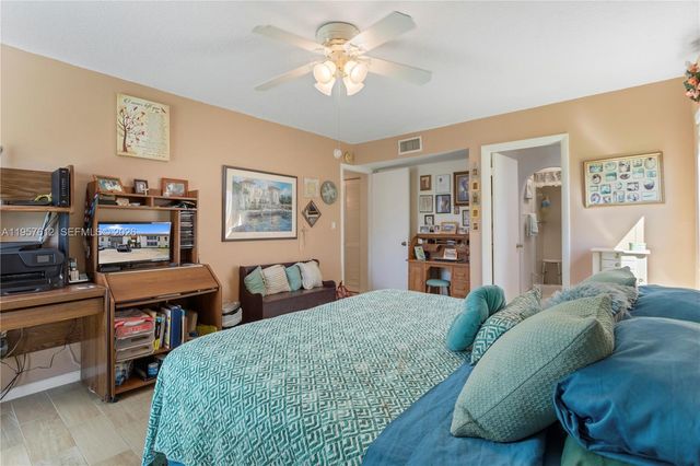 452 N Laurel Dr 1503, Margate, FL 33063