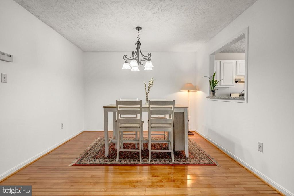 Image 11 of property listing at 10147 OAKTON TERRACE RD, Oakton, VA 22124