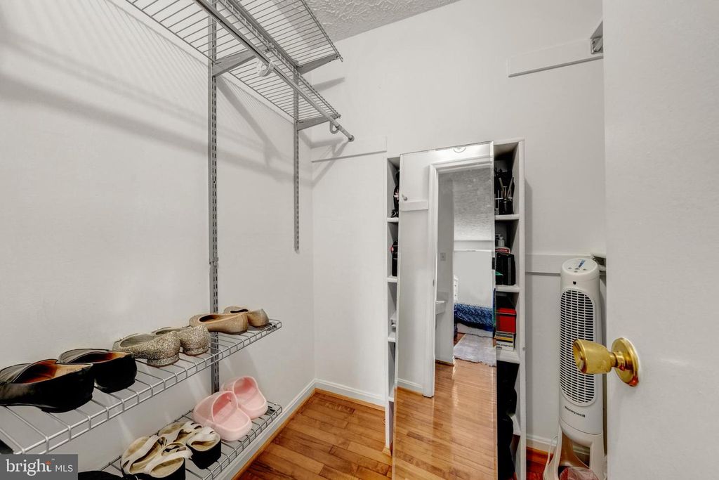 Image 22 of property listing at 10147 OAKTON TERRACE RD, Oakton, VA 22124