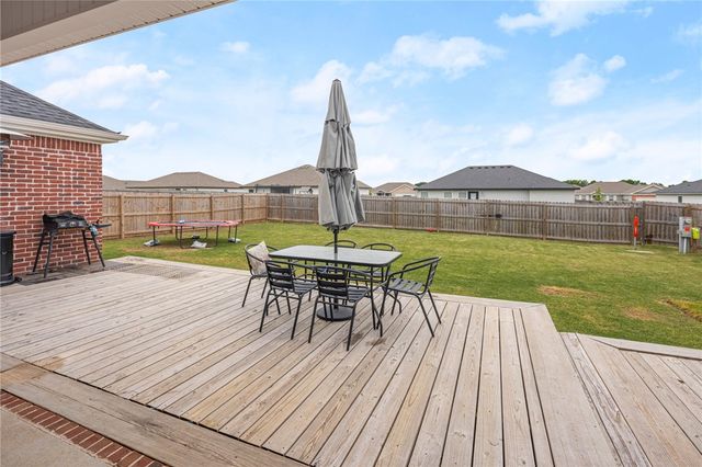 28 E Loveland Loop, Farmington, AR 72730