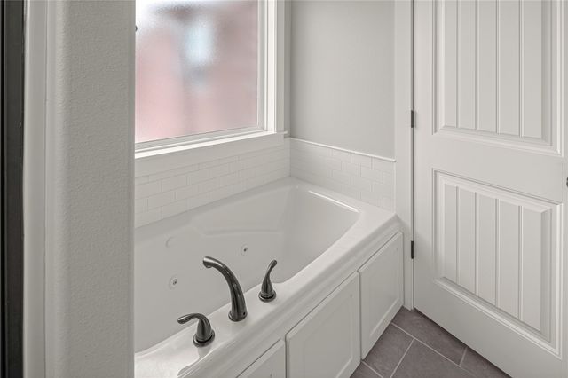 28 E Loveland Loop, Farmington, AR 72730