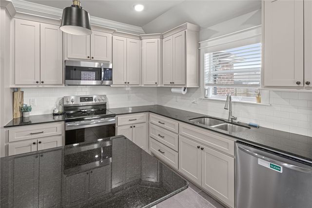 28 E Loveland Loop, Farmington, AR 72730