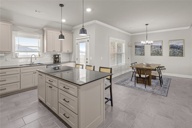 28 E Loveland Loop, Farmington, AR 72730