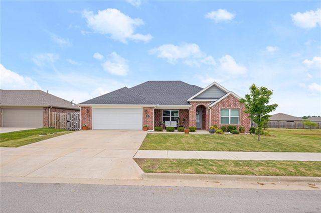 28 E Loveland Loop, Farmington, AR 72730