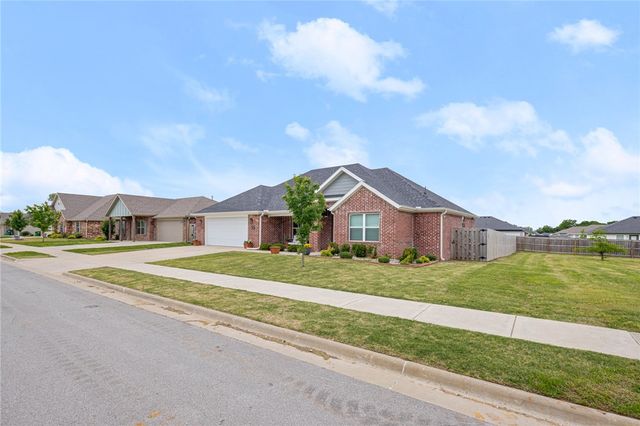 28 E Loveland Loop, Farmington, AR 72730