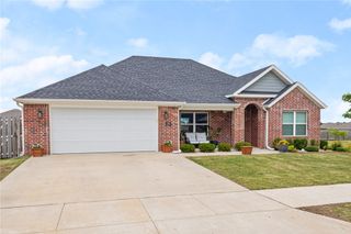 28 E Loveland Loop, Farmington, AR 72730