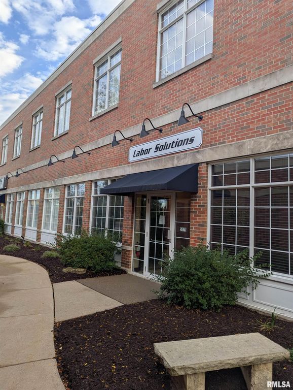 5175 UTICA RIDGE Road, Davenport, IA 52807