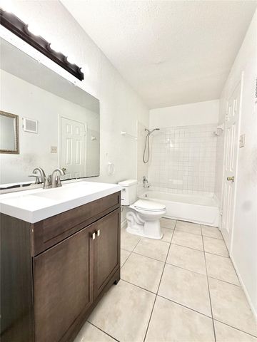 8323 Wilcrest Drive 7002, Houston, TX 77072