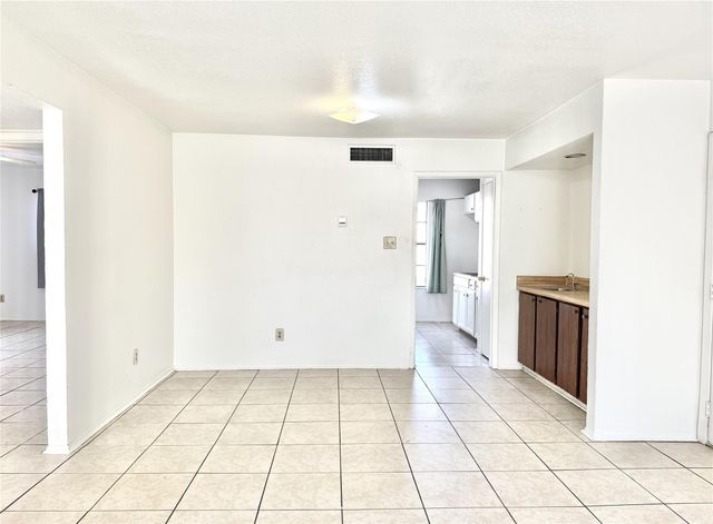 8323 Wilcrest Drive 7002, Houston, TX 77072