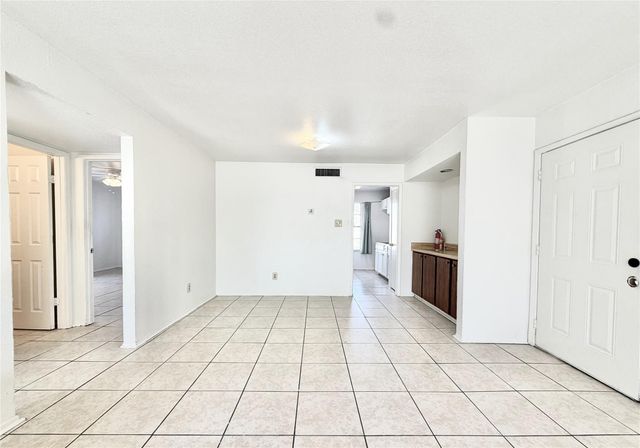 8323 Wilcrest Drive 7002, Houston, TX 77072