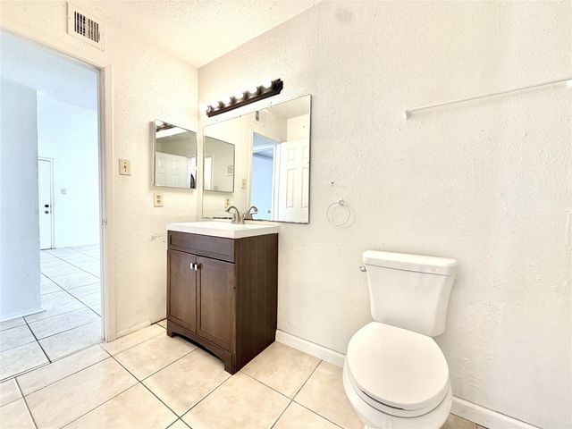8323 Wilcrest Drive 7002, Houston, TX 77072