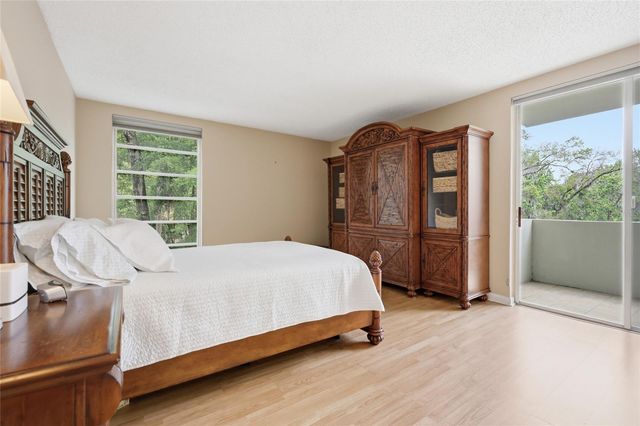 1719 NW 23RD AVENUE 3E, Gainesville, FL 32605