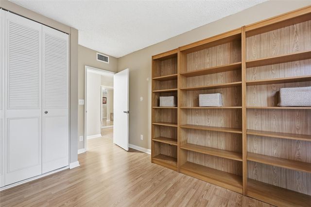 1719 NW 23RD AVENUE 3E, Gainesville, FL 32605