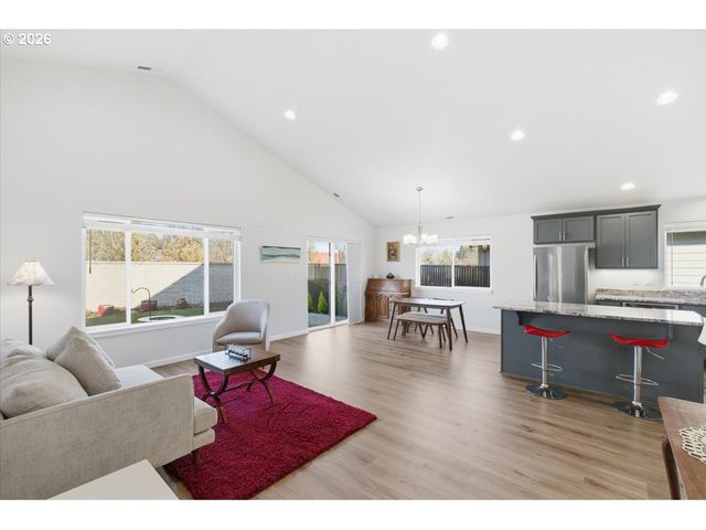 2046 Se ACADEMY St, Dallas, OR 97338