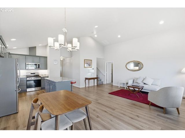 2046 Se ACADEMY St, Dallas, OR 97338