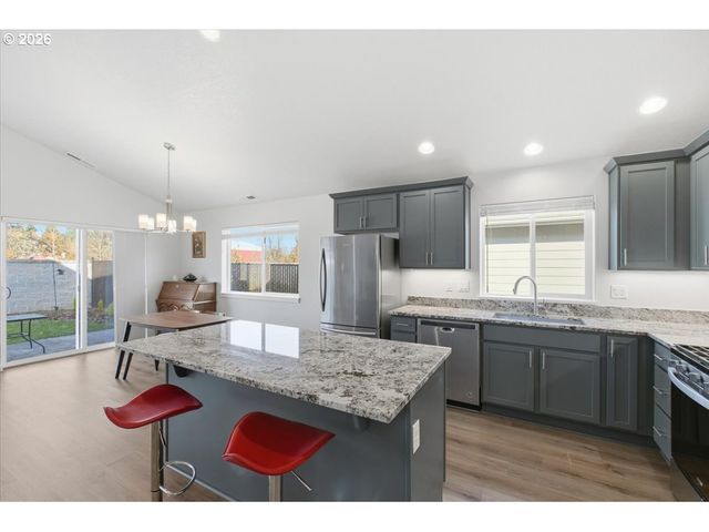 2046 Se ACADEMY St, Dallas, OR 97338