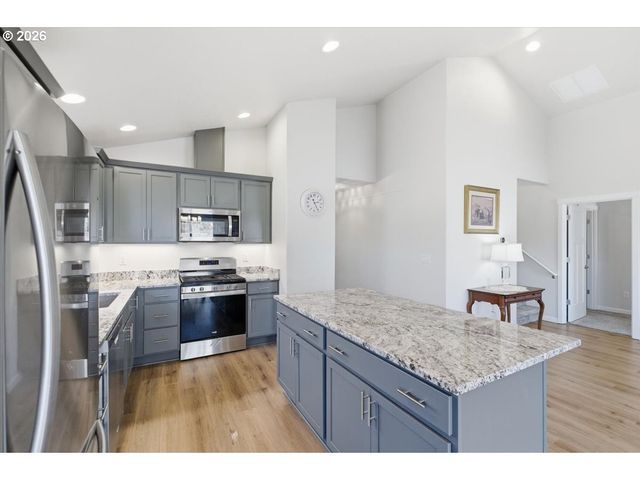 2046 Se ACADEMY St, Dallas, OR 97338