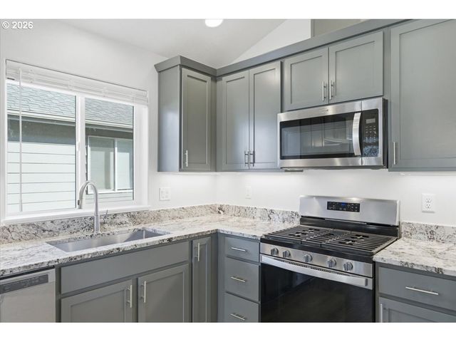 2046 Se ACADEMY St, Dallas, OR 97338