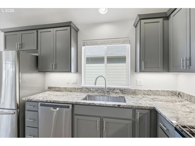 2046 Se ACADEMY St, Dallas, OR 97338