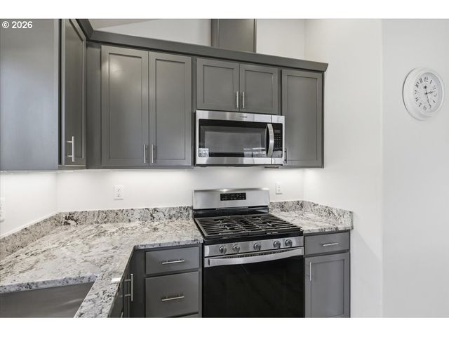 2046 Se ACADEMY St, Dallas, OR 97338