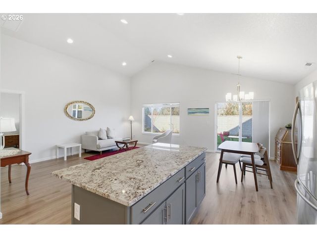 2046 Se ACADEMY St, Dallas, OR 97338