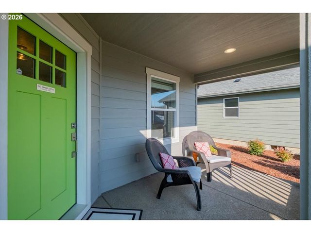 2046 Se ACADEMY St, Dallas, OR 97338