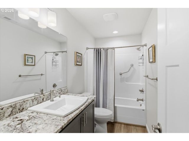 2046 Se ACADEMY St, Dallas, OR 97338