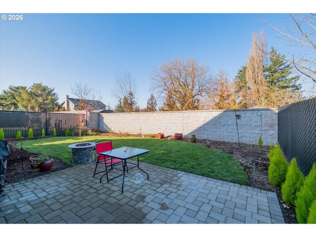 2046 Se ACADEMY St, Dallas, OR 97338