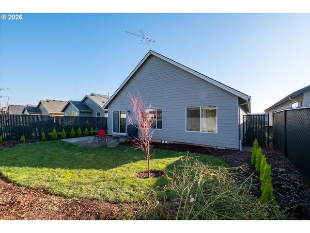 2046 Se ACADEMY St, Dallas, OR 97338