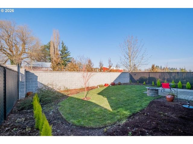 2046 Se ACADEMY St, Dallas, OR 97338